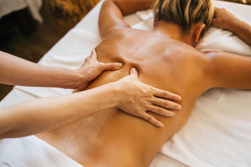 Soins ayurvediques | Apalaveda, espace bien-être à Saint Hilaire de Riez 1 Soin massage du dos marmatheraphie Apalaveda Saint Hilaire De Riez Vendee